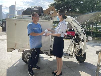 炎夏送清凉，恒爱伴左右 外卖递送服务的温暖守护